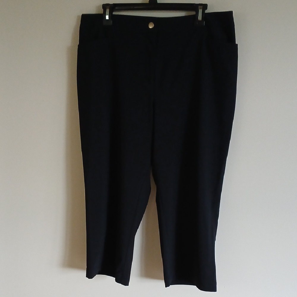 Weekends by Chico's women's black wide leg Capri Size 2, US 12